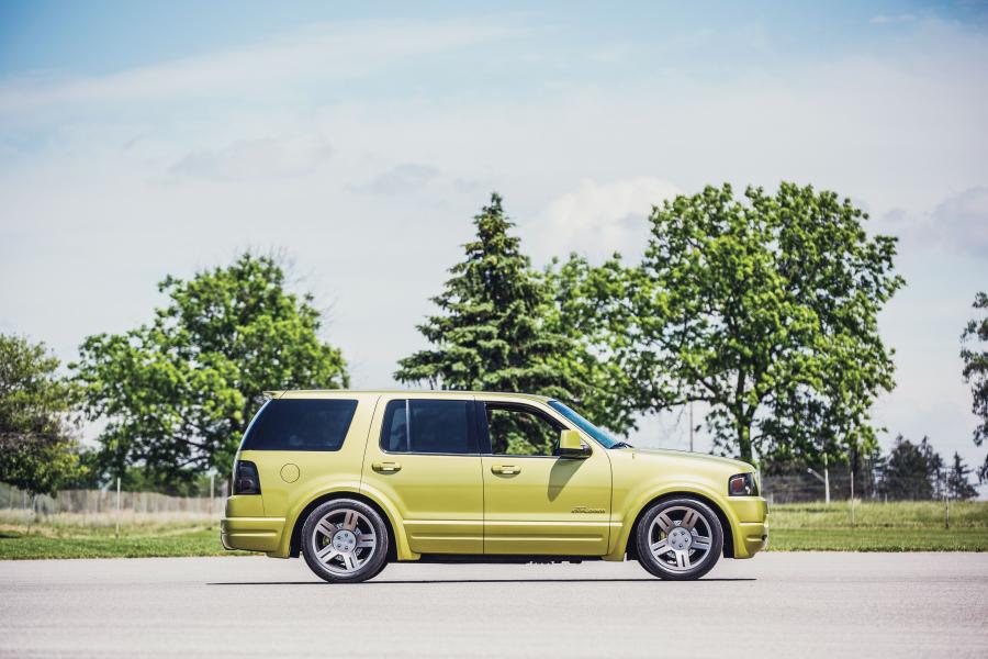  Ford Explorer Urban Concept 2002 года  (фото 15 из 16)